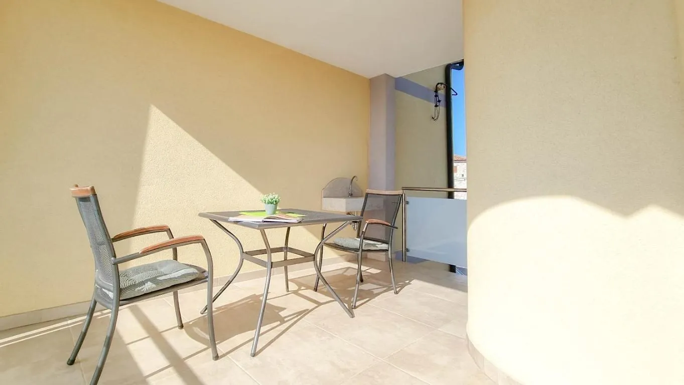 Silos Oliva Apartment Novigrad