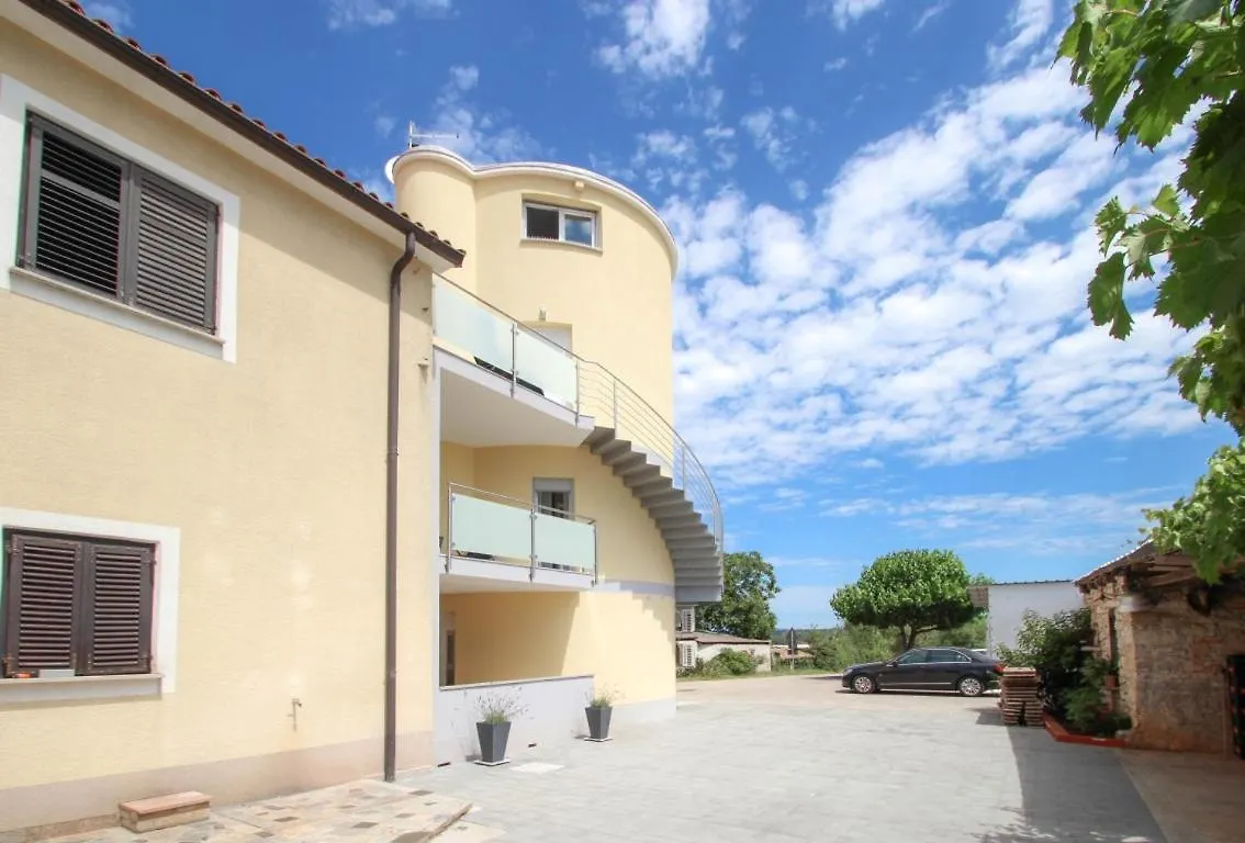 Silos Oliva Apartment Novigrad