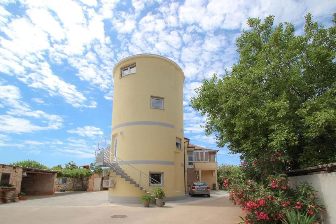 Silos Oliva Apartment Novigrad