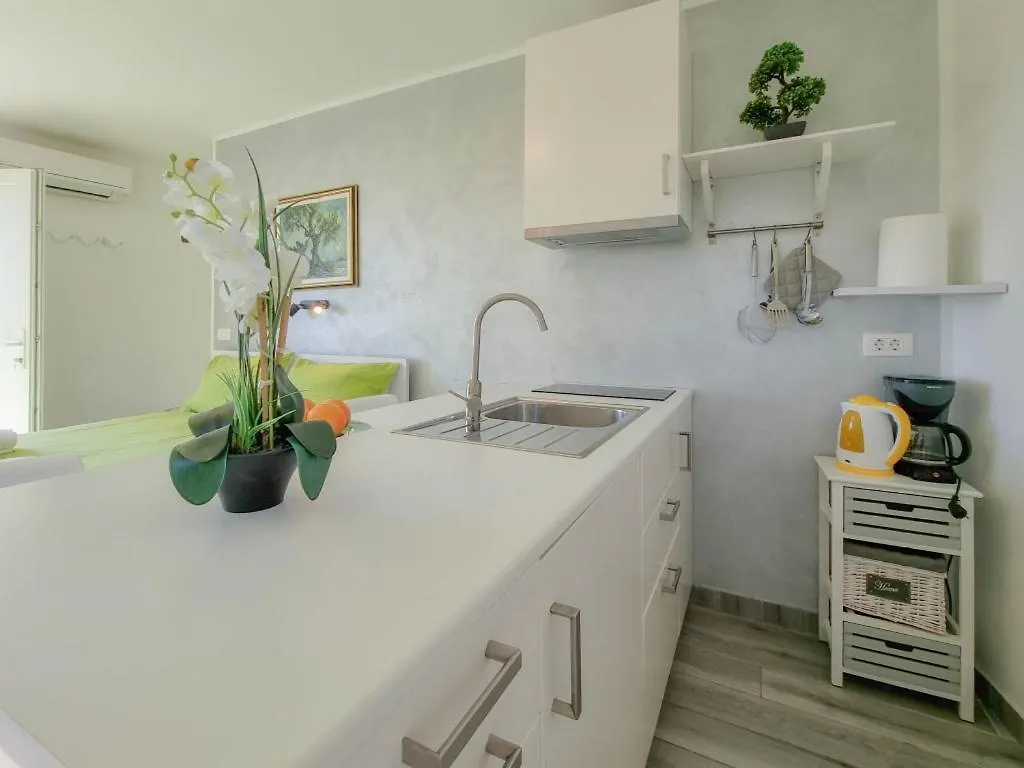 Silos Oliva Apartment Novigrad