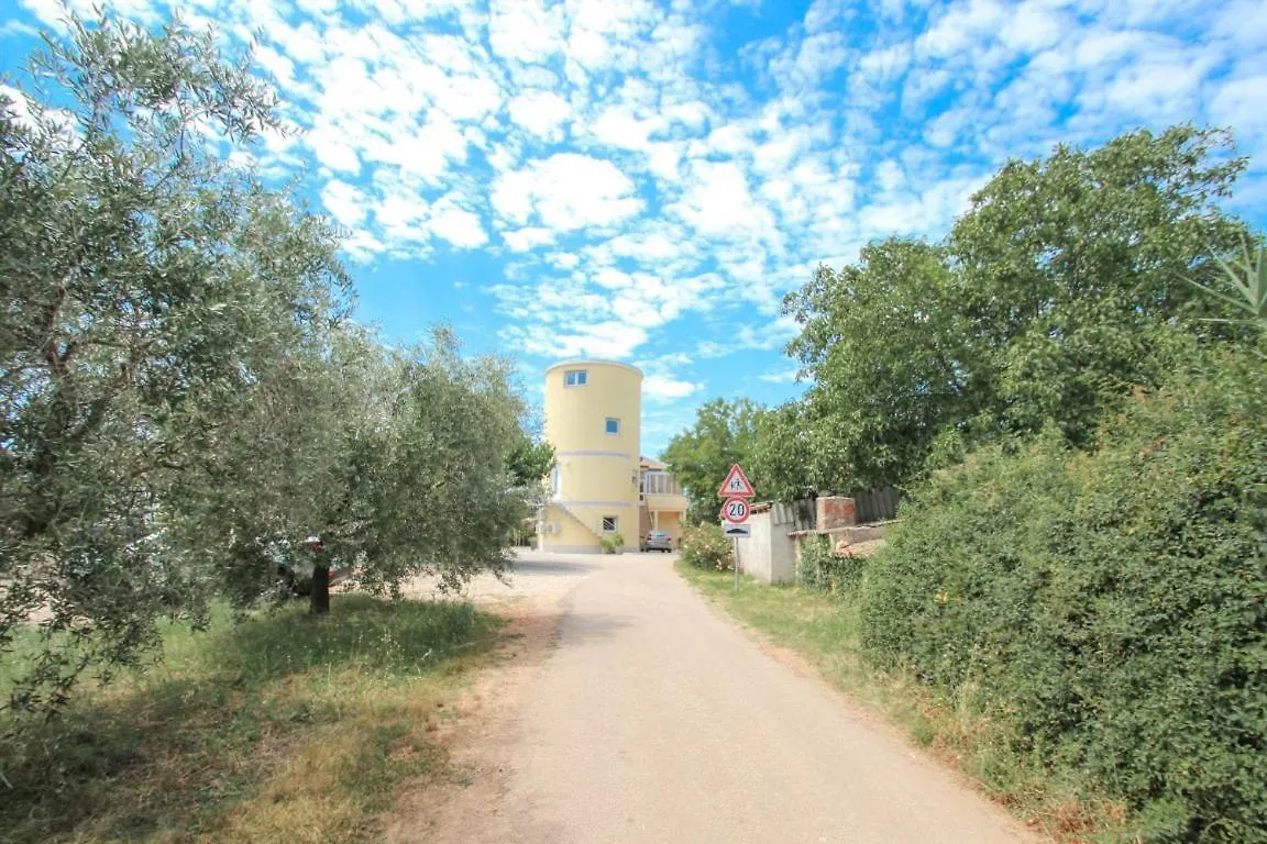 Silos Oliva Apartment Novigrad